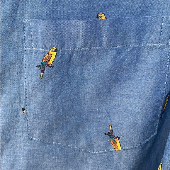 EUC Old Navy Parrot Print Chambray ButtonDown XL - Picture 3 of 11
